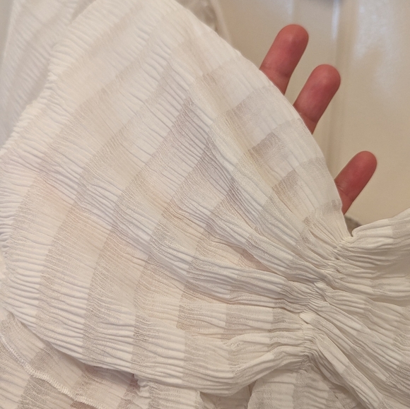 Eggie White Going Out Flowy Top Size XL - Picture 4 of 7